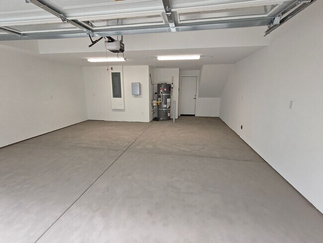 Building Photo - 259 Montague Expy