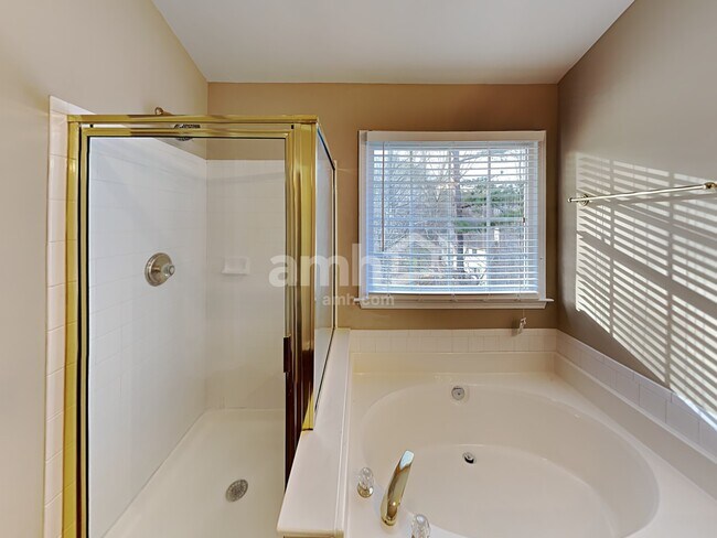Building Photo - 1029 Chatsworth Ln