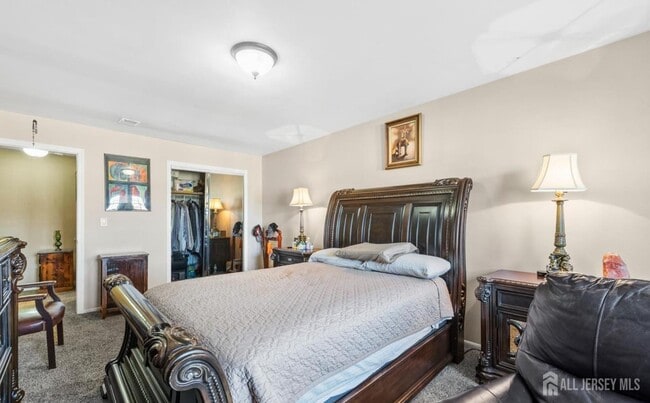 Building Photo - 390 College Dr E