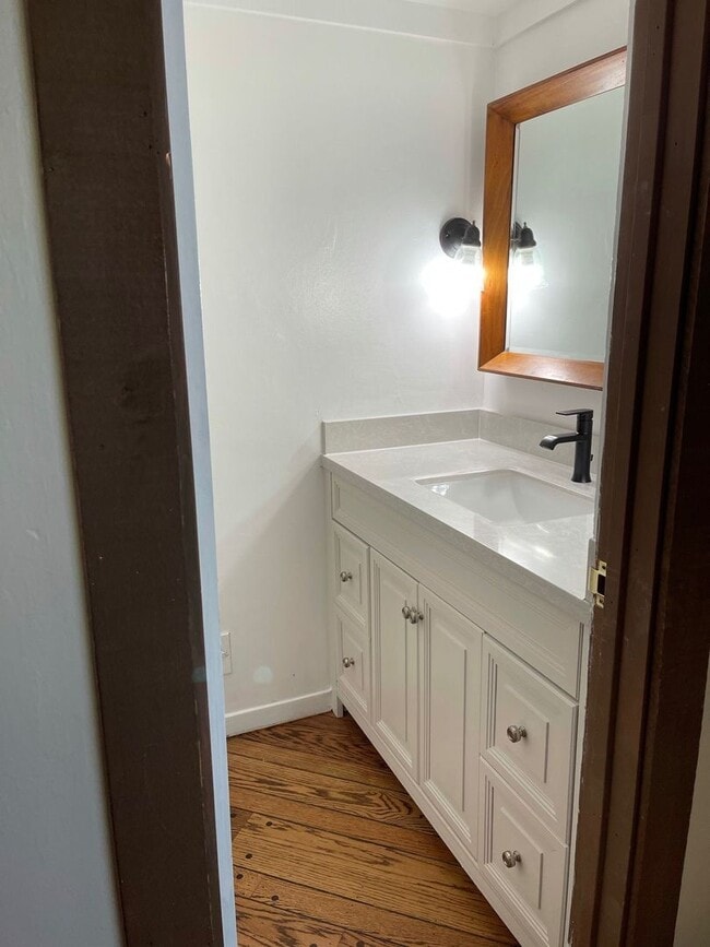 Building Photo - Close To Stanford University  3BR/2+1BA - Menlo Park