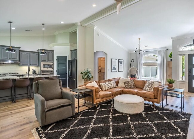 Building Photo - Beautiful Custom East Redding Home with a ...