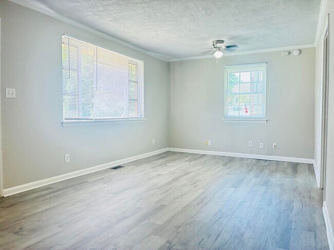 Building Photo - 1733 Finchley Dr