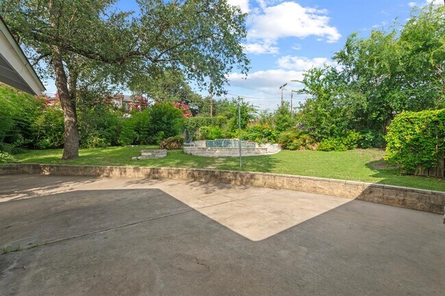 Building Photo - 2505 Wilke Dr