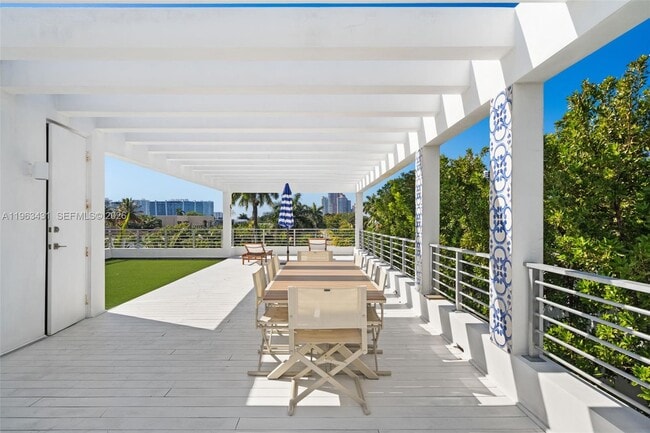 Building Photo - 18935 Atlantic Blvd