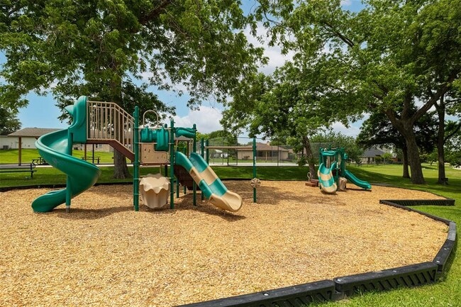 Building Photo - 923 Lake View Dr