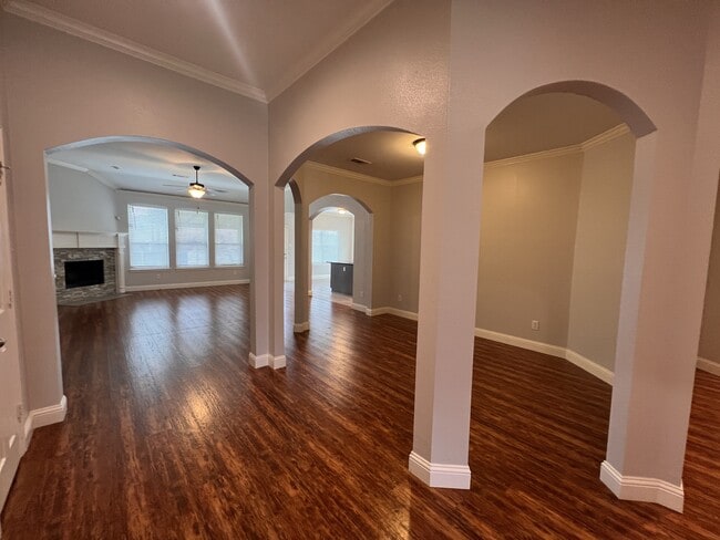 Building Photo - 301 Carissa Ct