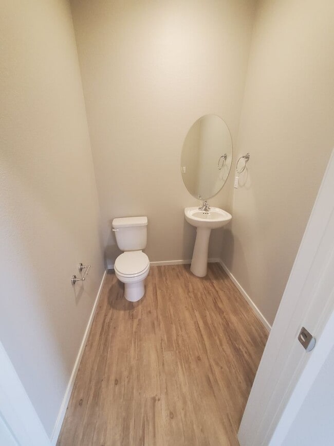 Building Photo - Updated and Bright 3 Bedroom Townhouse in Greeley!