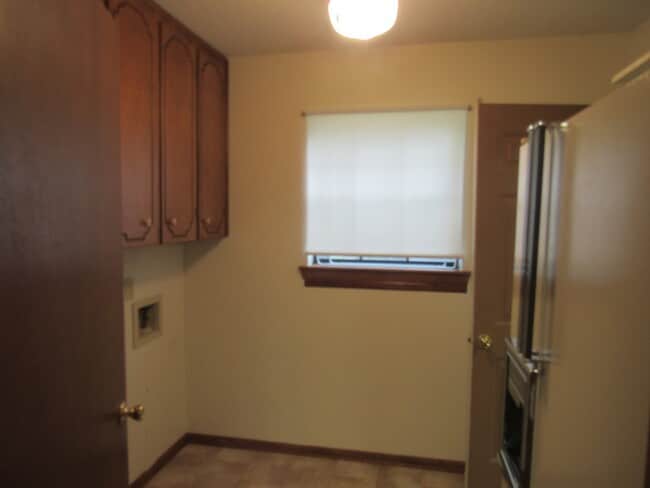 Building Photo - Questions call Peggy Goodman 501 676 1758