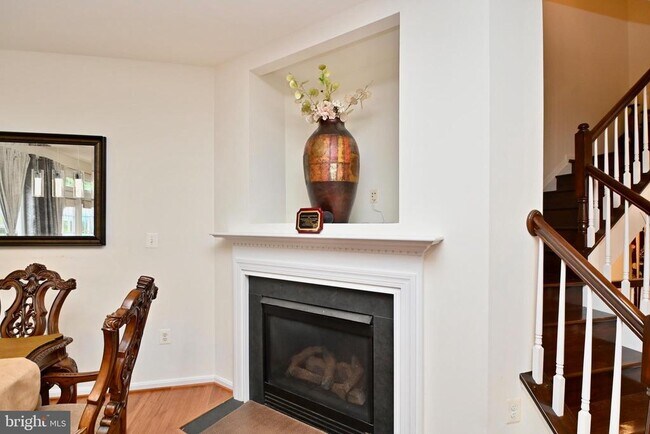 Building Photo - 8240 Gunston Commons Way