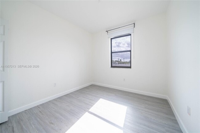 Building Photo - 1928 SW 5th Blvd