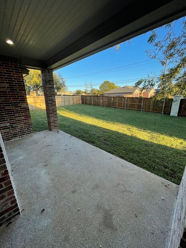 Building Photo - Beautifully Maintained New Build in Midway...