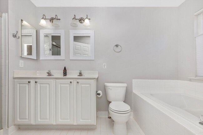 Building Photo - Twin Arch