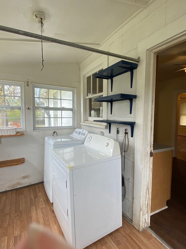 Building Photo - 2 Bedroom 1 Bath Home In Greenville !