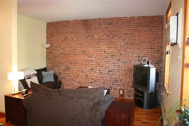 Building Photo - 603 1st St