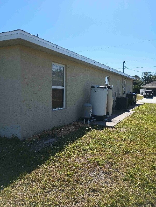 Building Photo - 2228 Clovelon St