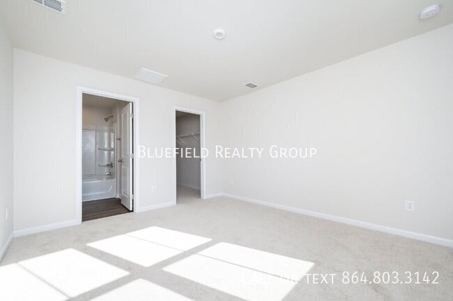 Building Photo - 886 Cranbrook Dr