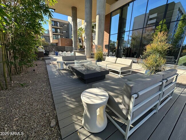 Building Photo - 200 W Portland St