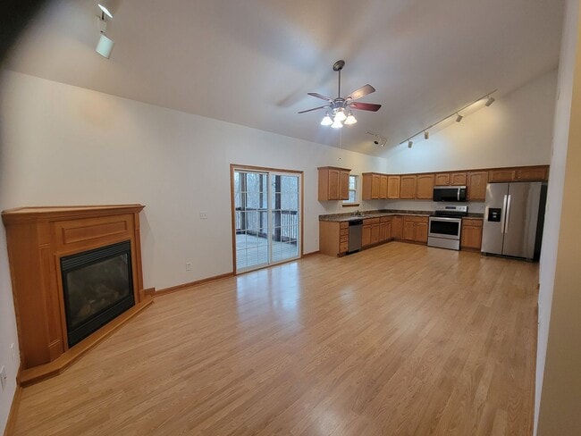 Building Photo - Beautiful 2BR/2BA Luxury Home- Free Month w/13 mo Lease!