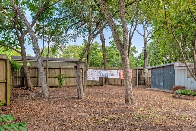 Building Photo - 603 Crockett St