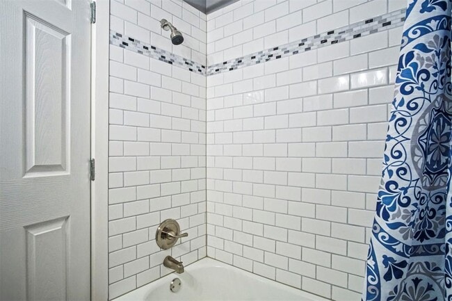 Building Photo - 1704 Cairo Ave