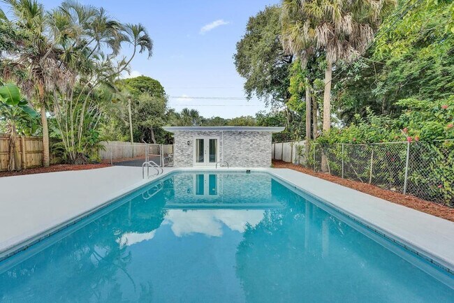 Building Photo - 1836 SW 9th Ave