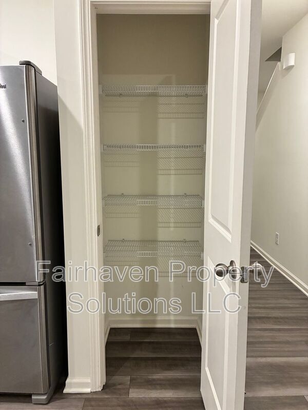 Building Photo - 1050 Paddington Dr