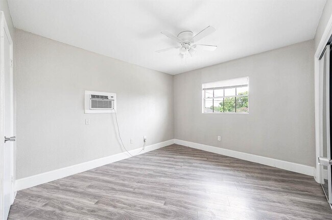 Building Photo - 1711 Fourcade St