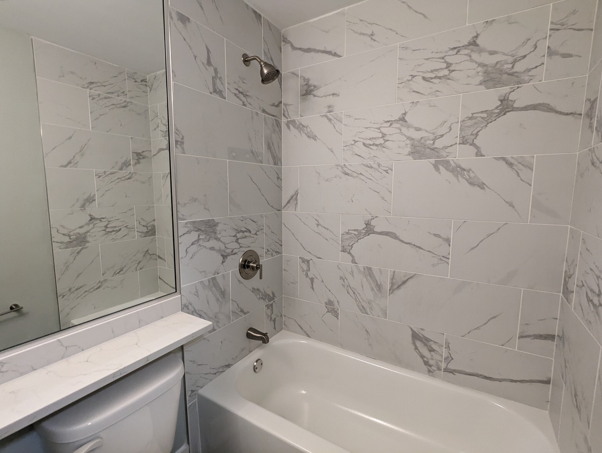 Building Photo - 456 W Barry Ave