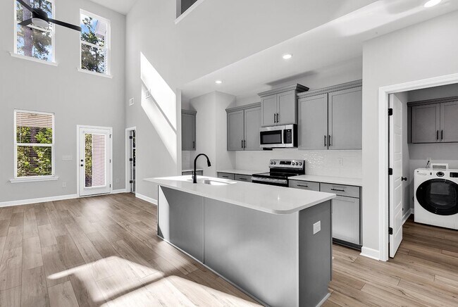 Building Photo - 408 Ireland Way