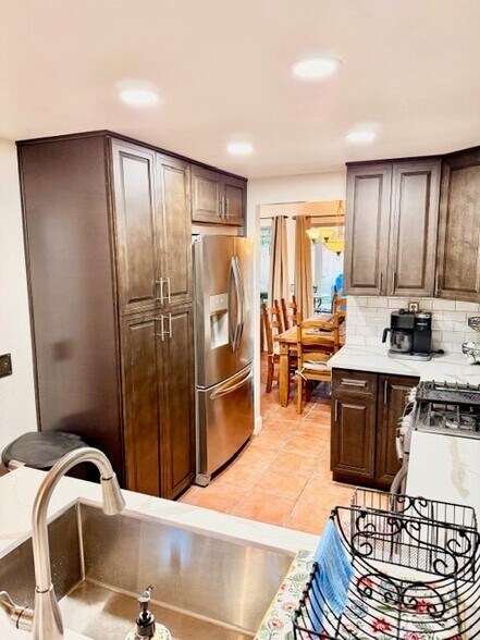 Building Photo - 6736 Foxhall Ct