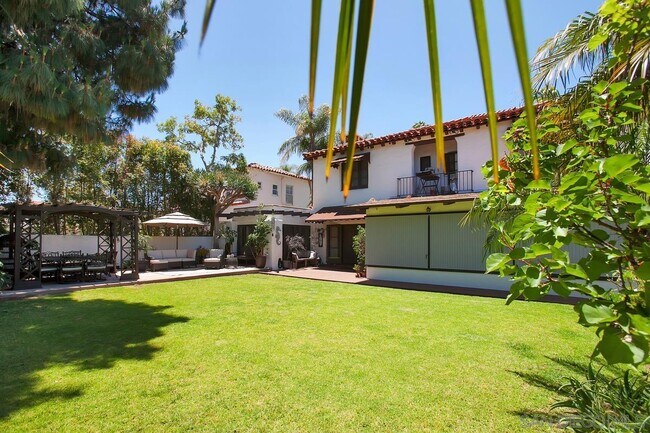 Building Photo - 815 Alameda Blvd