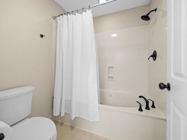 Building Photo - Gorgeous 2 bedroom home- Move-In Ready Condo in Parkview. Minutes to Downtown Greenville & the Ne...