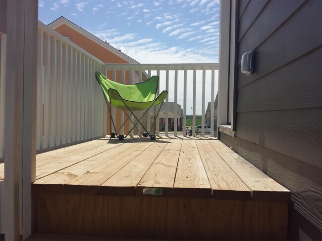 Building Photo - 340 Perry St