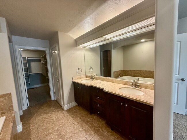 Building Photo - 2034 E 4500 S