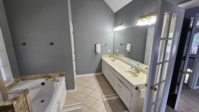 Building Photo - 1381 Providence Dr