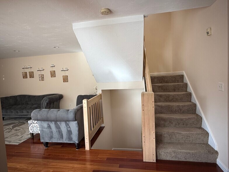 Building Photo - 369 Captain Eames Cir