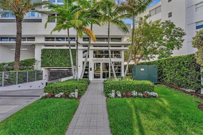 Building Photo - 9901 E Bay Harbor Dr