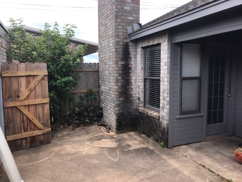 Back patio area - 1044 34th NE