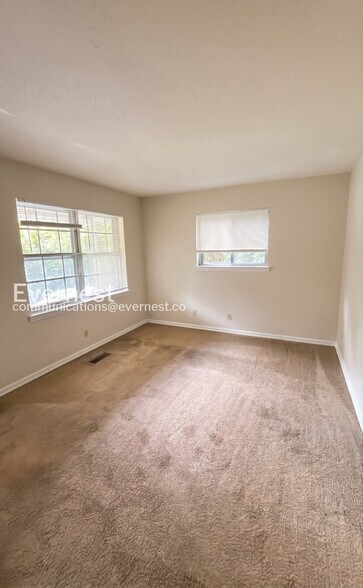 Building Photo - 309 Nye Dr