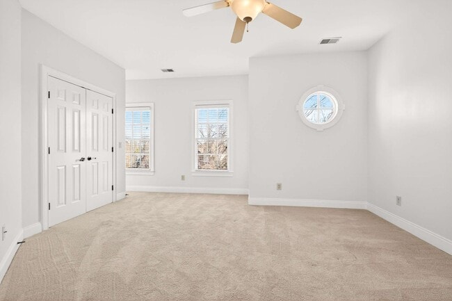 Building Photo - 6 Portrush Ct