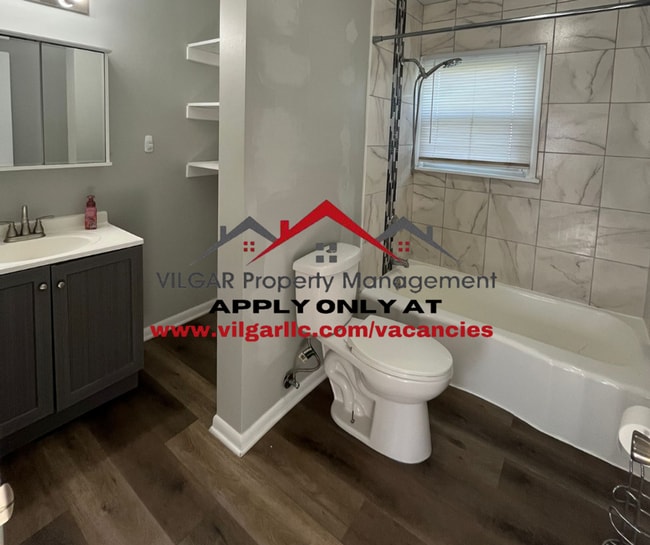 Building Photo - Spacious 3 Bedrooms, 1 Bath home in Highla...