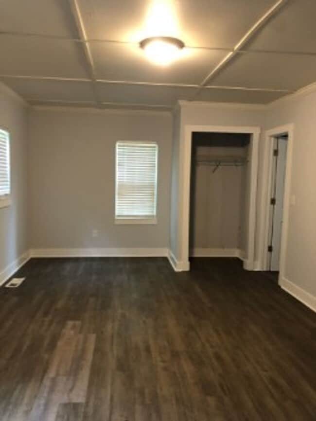 Building Photo - 2224 N Weller Ave