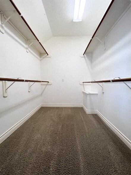 Building Photo - 1804 Tuam St