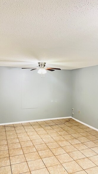 Building Photo - 2707 Mt Laurel Dr