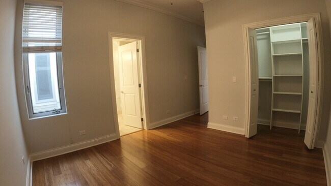Building Photo - 1609 W Warren Blvd