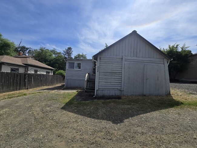 Building Photo - 228 SE Pitzer St