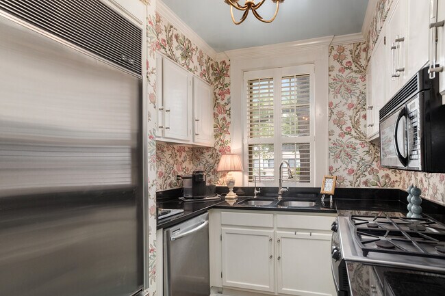 Building Photo - 2260 Peachtree Rd