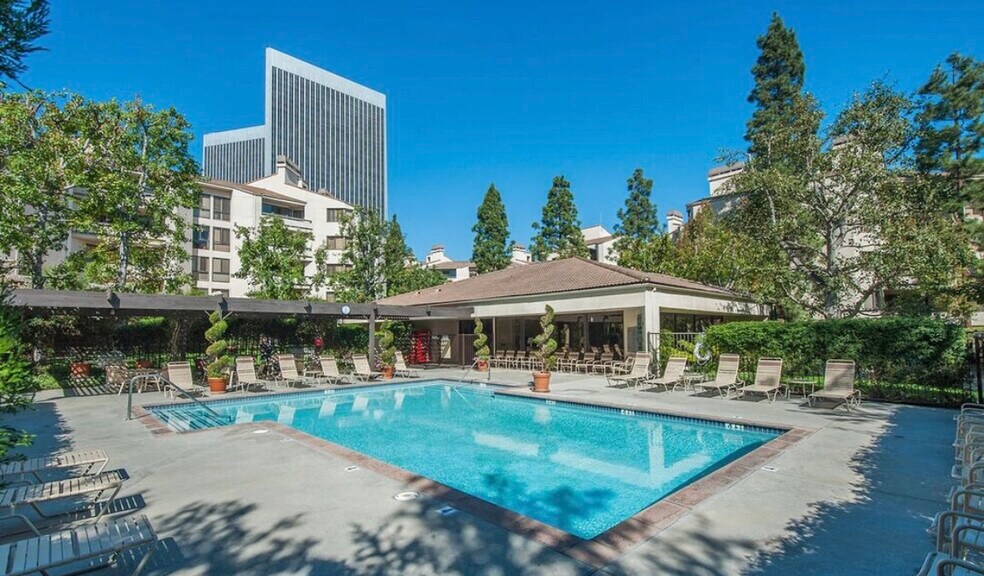 Building Photo - 2131 Century Park Ln