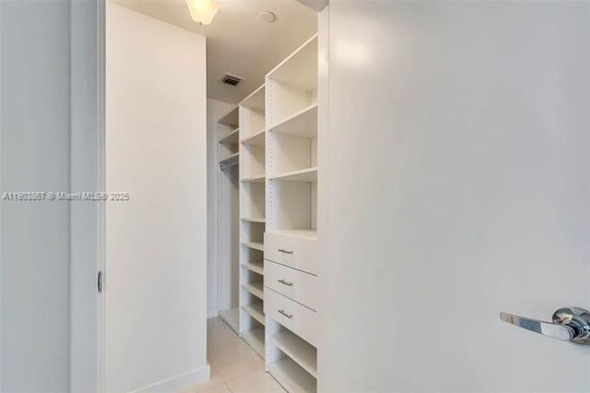 Building Photo - 1010 Brickell Ave