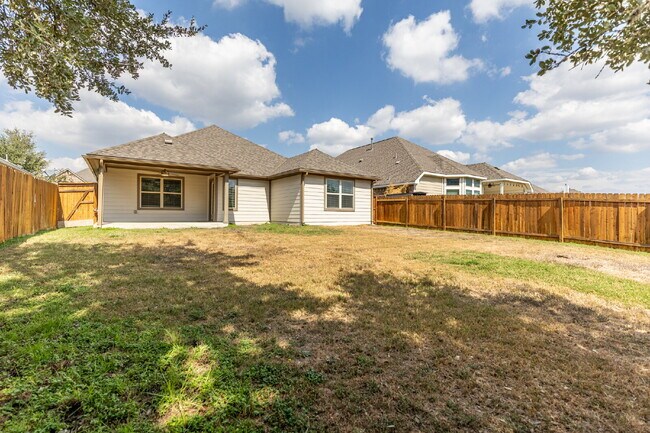 Building Photo - 142 Destiny Dr